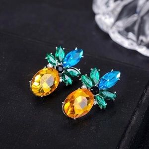 🍍Gorgeous Rhinestone Pineapple Stud Earrings NWT